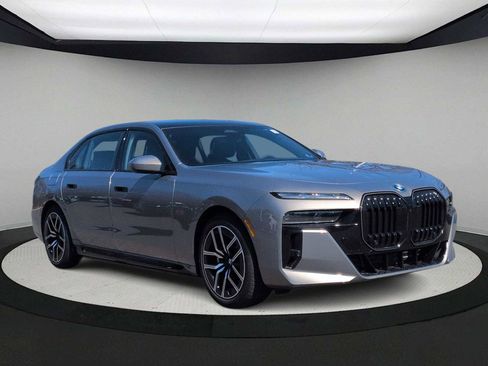 New 2026 BMW 750e xDrive w/ Executive Package image 2