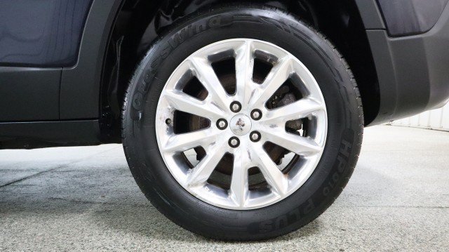 Used 2015 Jeep Cherokee Limited AWD/4WD image 23