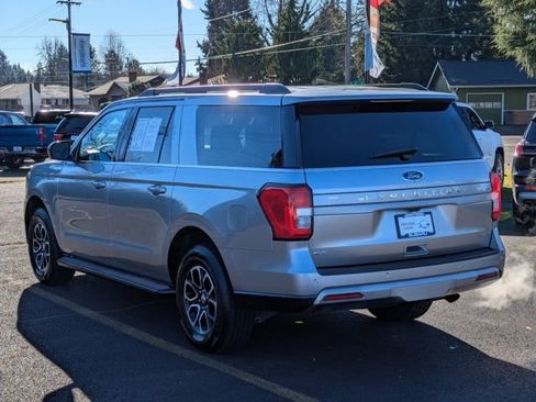 Used 2024 Ford Expedition Max XLT image 3