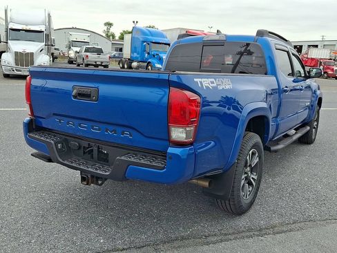 Used 2017 Toyota Tacoma TRD Sport w/ Premium & Technology Package AWD/4WD image 4