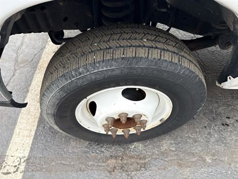 Used 2016 Ford E-450 and Econoline 450 Super Duty w/ Exterior Upgrade Package image 12