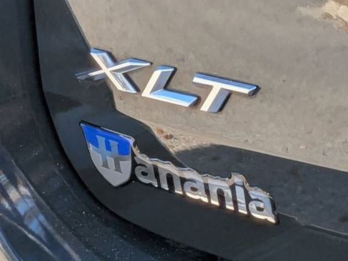 Used 2022 Ford Explorer XLT w/ Equipment Group 202A image 11