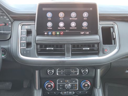 Used 2021 Chevrolet Suburban LT w/ Luxury Package RWD image 17