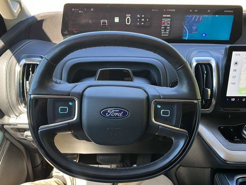 Used 2025 Ford Expedition Platinum AWD/4WD image 18