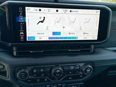 New 2025 Jeep Gladiator Rubicon w/ Convenience Group image 18