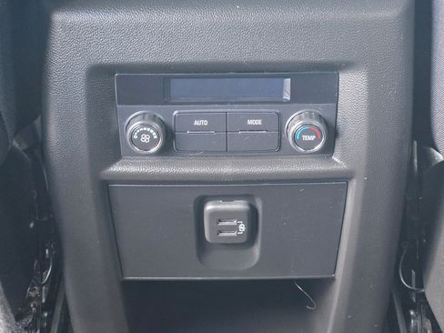 Used 2023 Chevrolet Traverse LT image 19