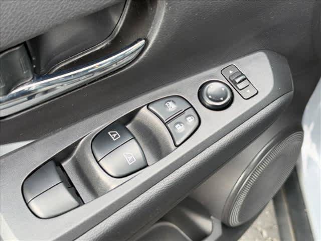 Used 2023 Nissan Kicks SR w/ SR Premium Package FWD image 15