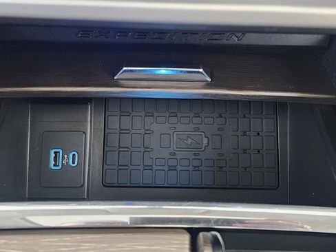 Used 2024 Ford Expedition Limited image 33