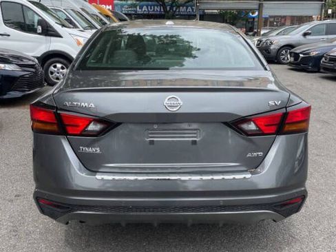 Used 2022 Nissan Altima 2.5 SV w/ SV Premium Package image 2