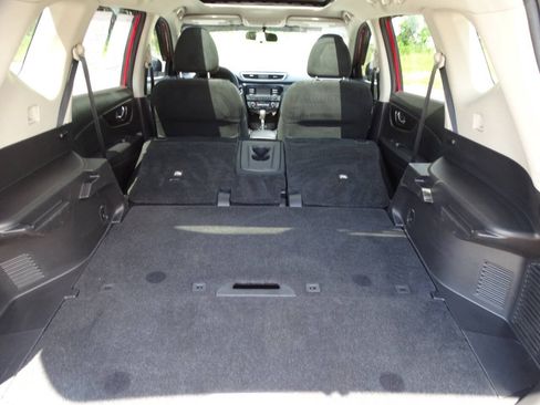 Used 2015 Nissan Rogue AWD w/ SV Moonroof Package image 34