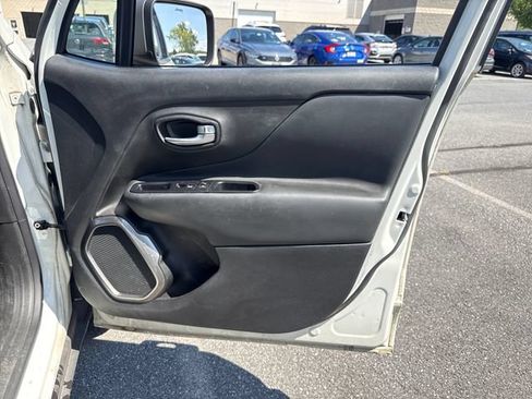 Used 2019 Jeep Renegade Limited w/ UConnect 8.4 Nav Group AWD/4WD image 12