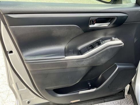 Used 2020 Toyota Highlander XLE image 27