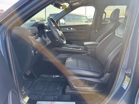 Certified 2025 Ford Explorer ST-Line w/ Premium Package image 9