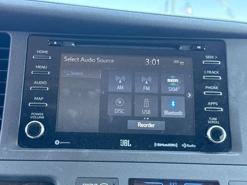 Used 2020 Toyota Sienna Limited Premium w/ Carpet Mat Package FWD image 22