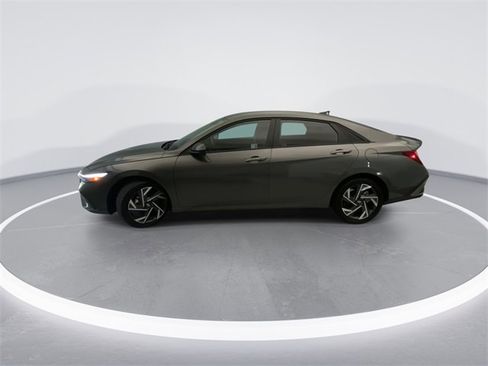 Used 2025 Hyundai Elantra Sport image 9