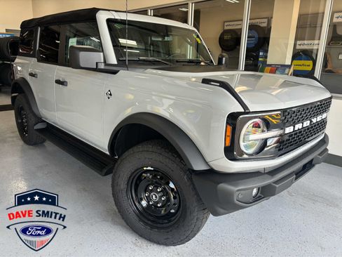 New 2026 Ford Bronco Outer Banks AWD/4WD image 1