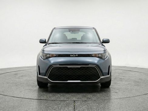 Used 2025 Kia Soul LX w/ LX Technology Package FWD image 2
