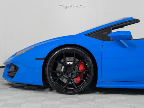 Used 2017 Lamborghini Huracan LP 580-2 RWD image 3