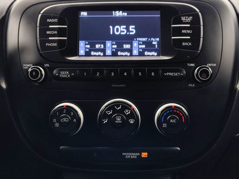 Used 2017 Kia Soul Base image 25