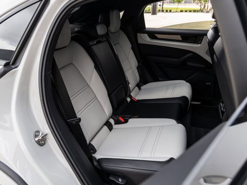 Certified 2026 Porsche Cayenne Coupe image 41