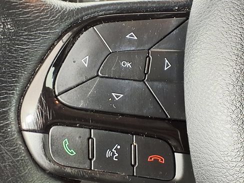 Used 2017 Jeep Renegade Altitude FWD image 16