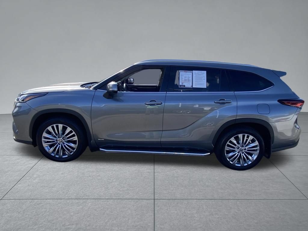 Used 2025 Toyota Highlander Platinum AWD/4WD image 4