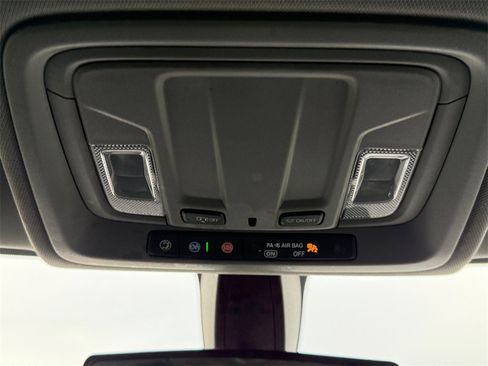 Used 2020 GMC Sierra 1500 Elevation image 19