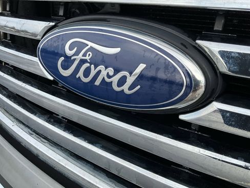 Used 2011 Ford F150 XLT w/ XLT Chrome Pkg image 15