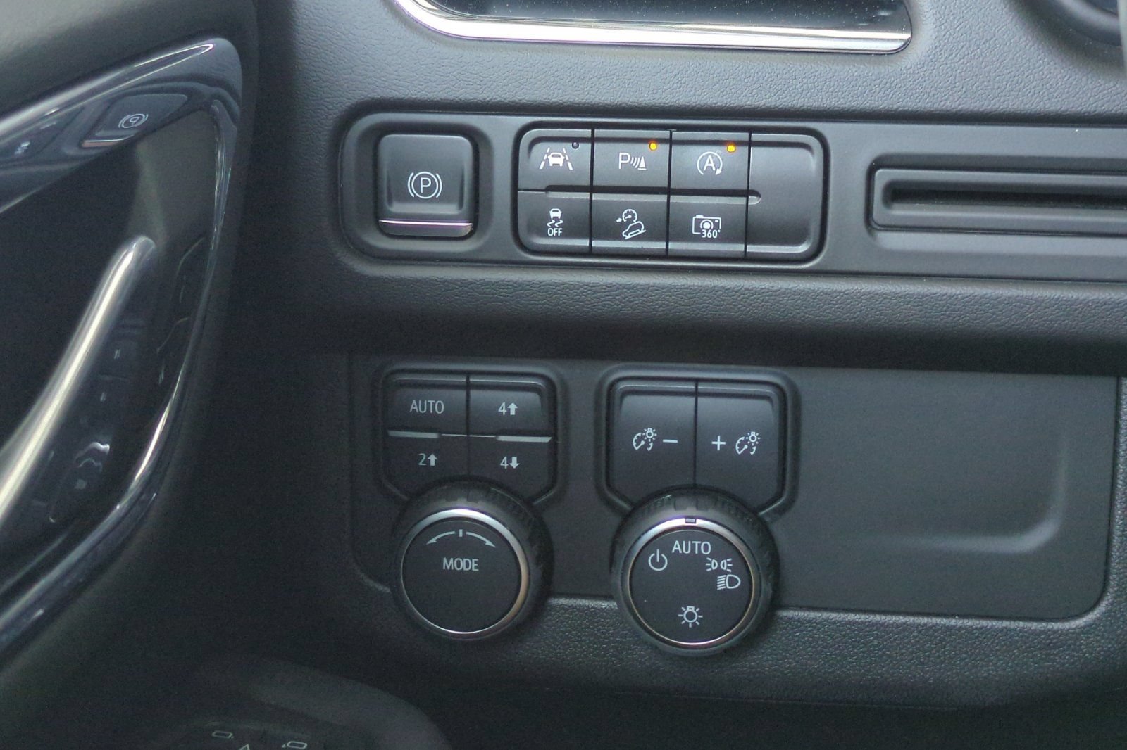 Used 2023 Chevrolet Tahoe Z71 w/ Luxury Package AWD/4WD image 40