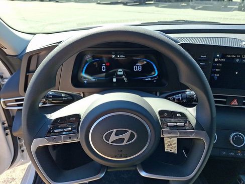 New 2026 Hyundai Elantra SE FWD image 13