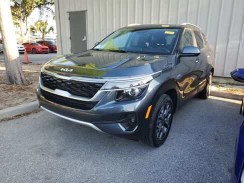 Used 2023 Kia Seltos EX AWD/4WD image 2