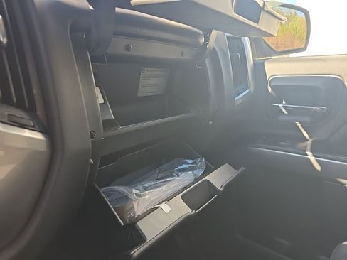 Used 2018 Chevrolet Silverado 1500 LT image 33