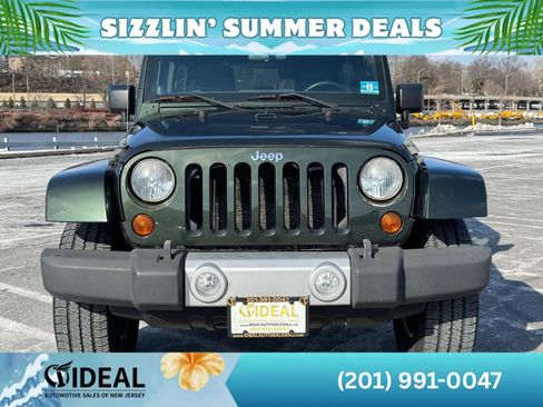 Used 2011 Jeep Wrangler Unlimited Sahara w/ Dual Top Group AWD/4WD image 2