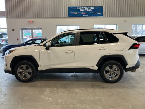 Used 2022 Toyota RAV4 LE image 8