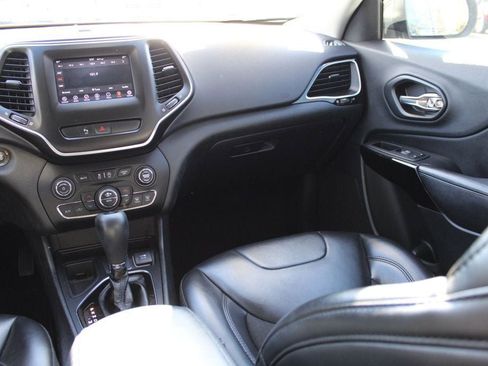 Used 2019 Jeep Cherokee Latitude Plus image 32