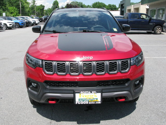 Used 2025 Jeep Compass Trailhawk AWD/4WD image 12