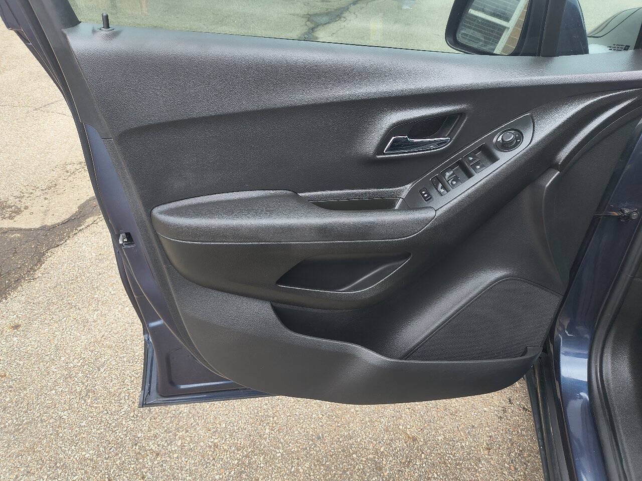 Used 2019 Chevrolet Trax LS FWD image 19