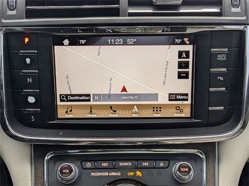 Used 2018 Lincoln Continental Select image 30