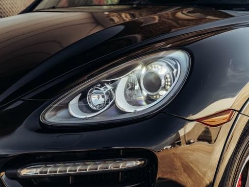 Used 2012 Porsche Cayenne Turbo AWD/4WD image 39