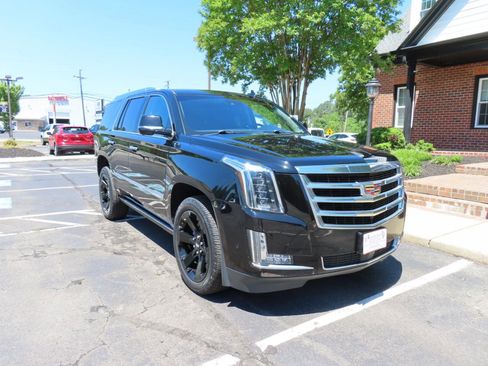 Used 2018 Cadillac Escalade Premium Luxury RWD image 11