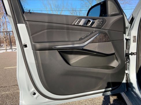 New 2026 BMW X7 M60i image 10