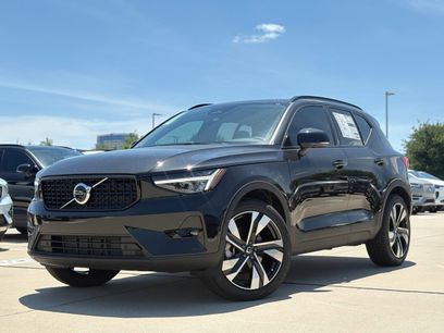 New 2025 Volvo XC40 B5 Plus w/ Protection Package Premier