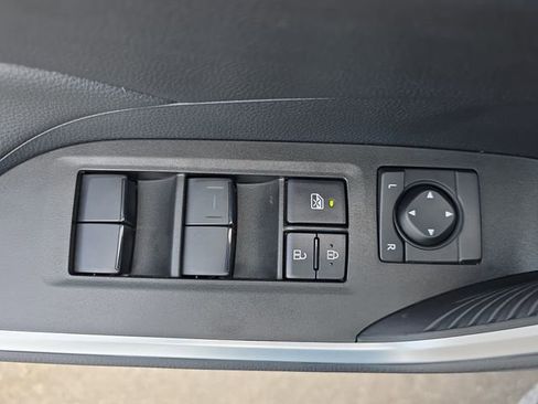 Used 2025 Toyota RAV4 LE image 27