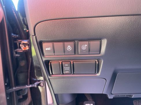 Used 2024 Nissan Armada SL w/ Captain's Chairs Package image 19