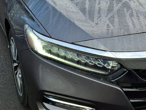 Used 2018 Honda Accord Touring image 9