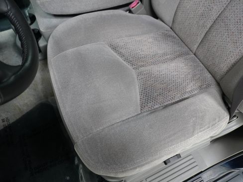 Used 2004 Chevrolet Suburban LS image 10