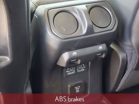 Used 2025 Jeep Wrangler Unlimited Sahara w/ Technology Group AWD/4WD image 37