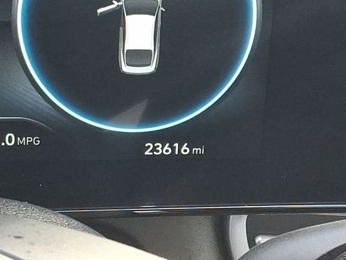 Used 2023 Hyundai Elantra Limited image 13