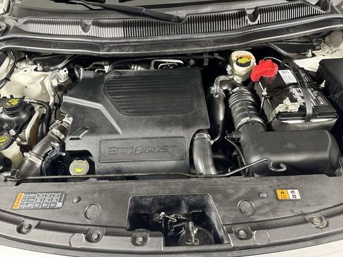 Used 2017 Ford Explorer Platinum image 27