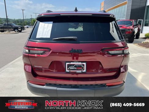 Used 2024 Jeep Grand Cherokee L Limited w/ Black Appearance Package AWD/4WD image 18